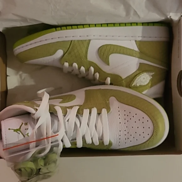 Air Jordan Python/Vivid Green Size 8 - Picture 2 of 4